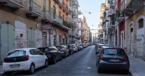Bari, le centinaia di saracinesche abbassate a San Pasquale vecchia: il rione che non rinasce